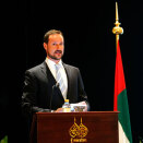 Ruvdnaprinsa Haakon doallá sáhkavuoru Emirates Palace ealáhusseminára rahpamis Abu Dhabis (Govva: Lise Åserud / Scanpix)